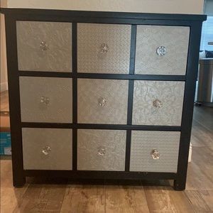 Accent cabinet